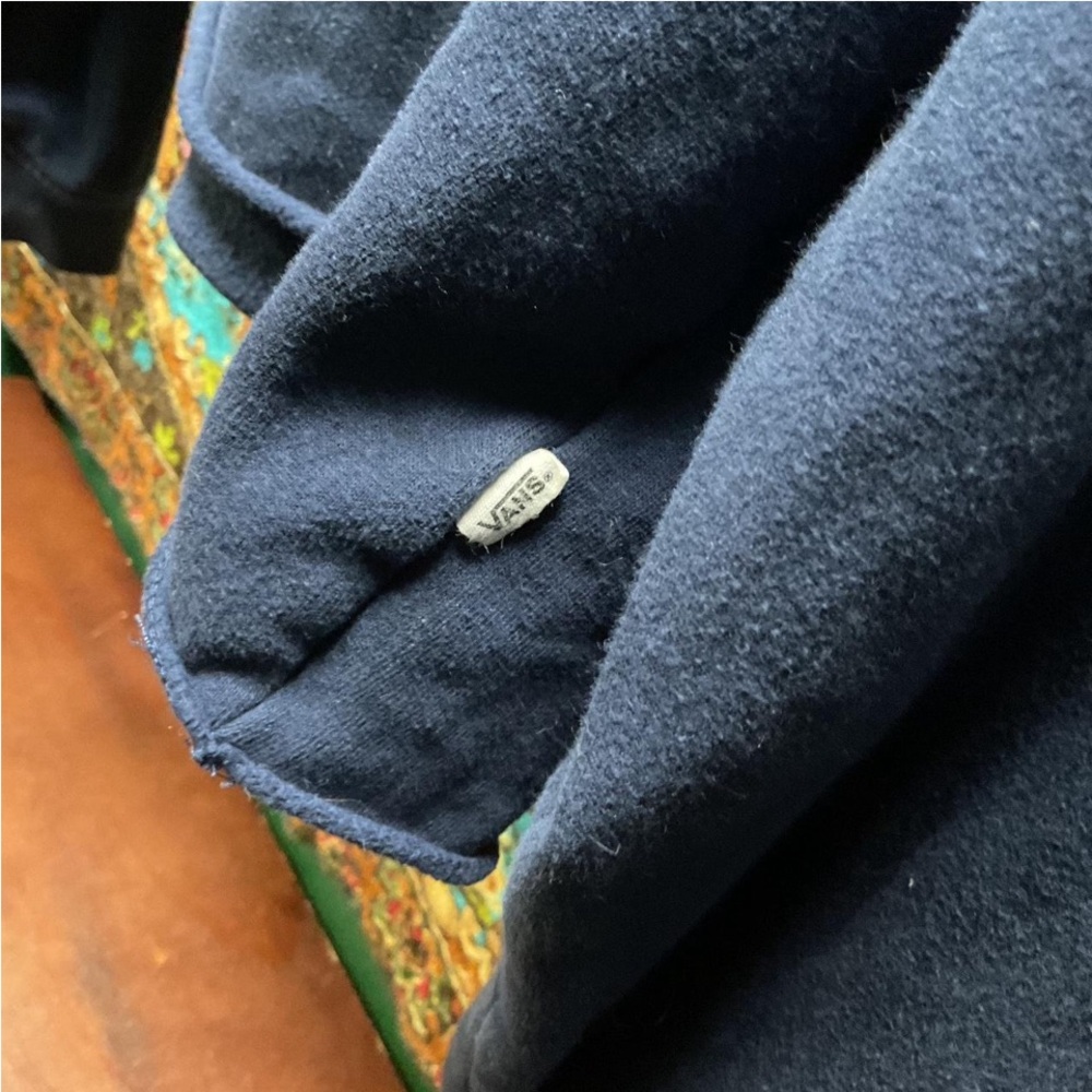 Medium Vans cropped sweatshirt with a relaxed fit, Good condition